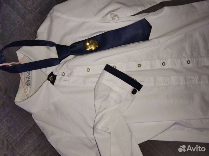 Блузки школьные и кофта синяя