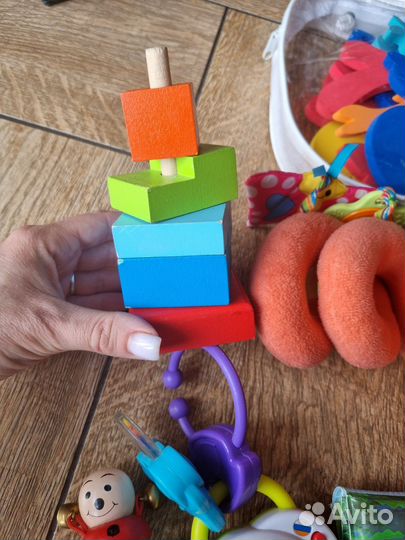 Развивающие игрушки для малышей пакетом