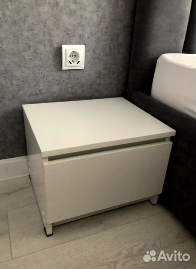 Тумба прикроватная