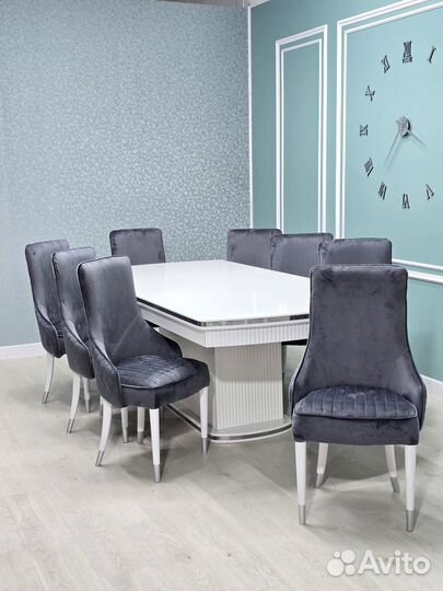 Кухонный стол и стулья новые