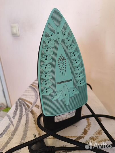 Утюг redmond