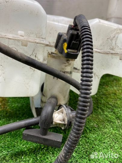 Бачок стеклоомывателя Honda Vezel RU4 LEB 2015