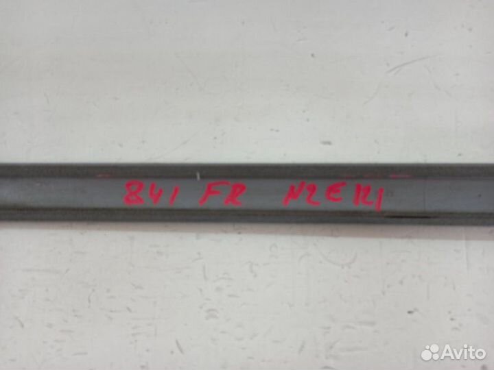 Молдинг на дверь передний правый Toyota Corolla