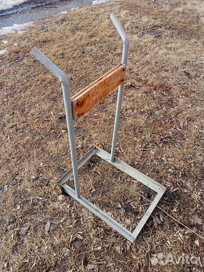 Подставка под лодочный мотор