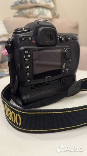 Nikon D300 Зеркальный фотоаппарат