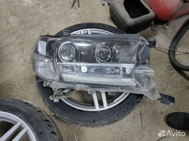 Фара на Тойота land cruiser