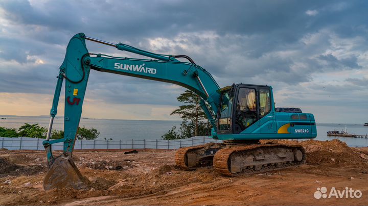 Гусеничный экскаватор Sunward SWE 210, 2023