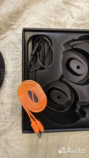 Наушники JBL live 500bt