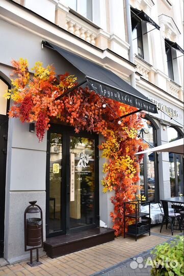 Украшение витрин, оформление витрин и фасадов