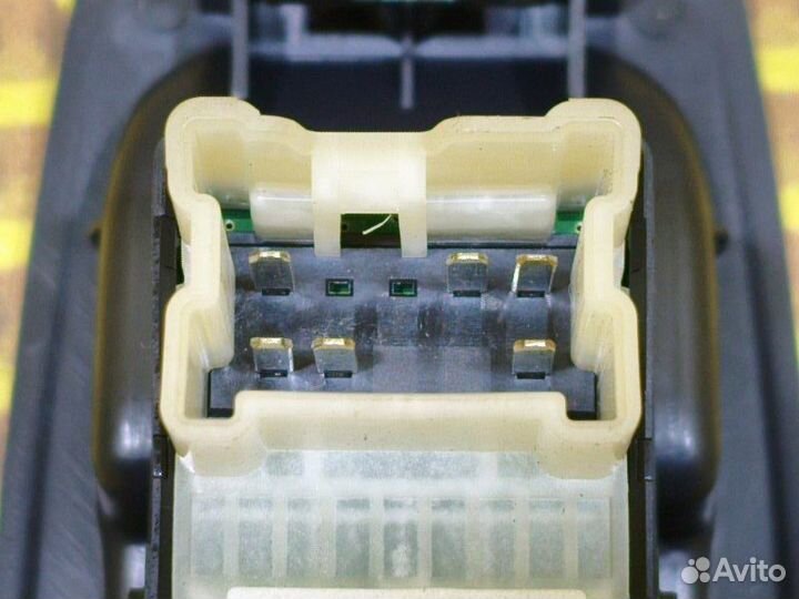 Кнопка стеклоподъемника передняя правая Renault