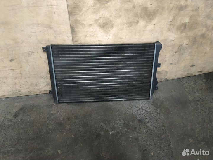 Радиатор основной Volkswagen Golf 6