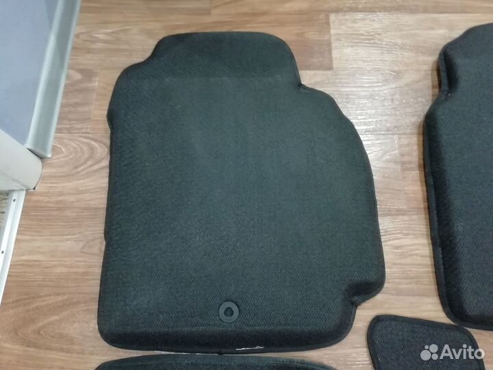 Автомобильные коврики Nissan