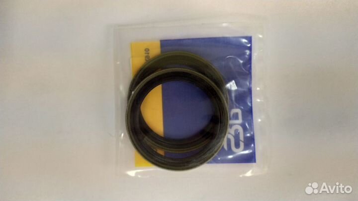 Сальник для передней стрелы 11882456 Volvo BL61/71