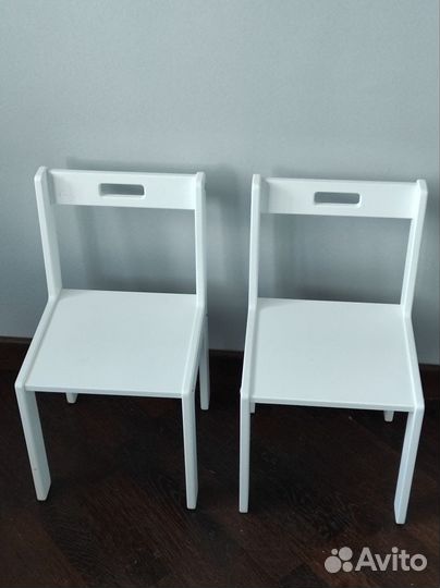 Детский стол и 2 стула