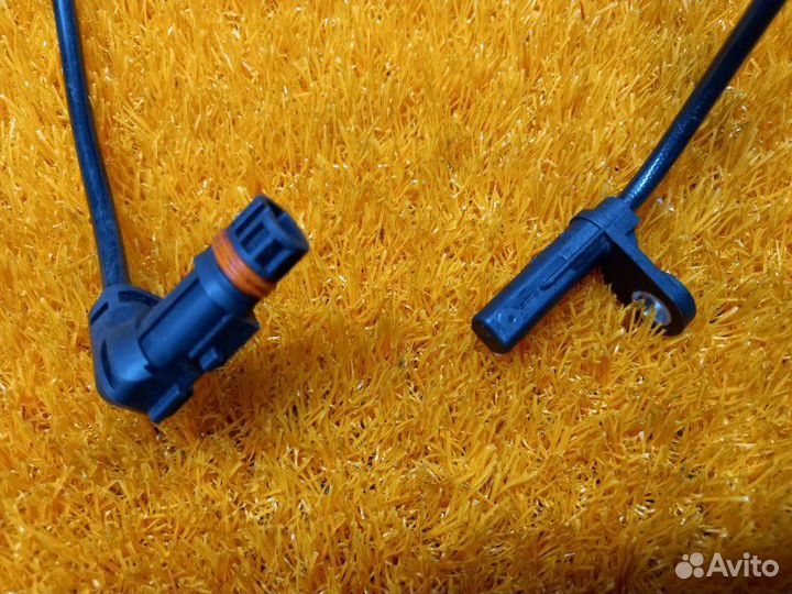 Датчик abs передний левый Mercedes-Benz C-Class