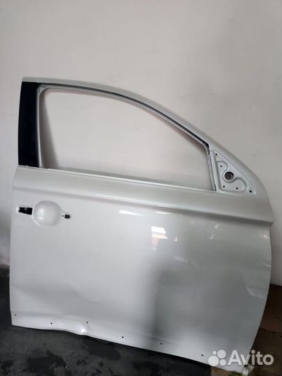 Автомобильная дверь