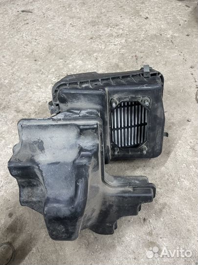 Корпус воздушного фильтра Mitsubishi Chariot