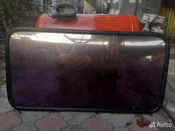 Стекло на боковую дверь
