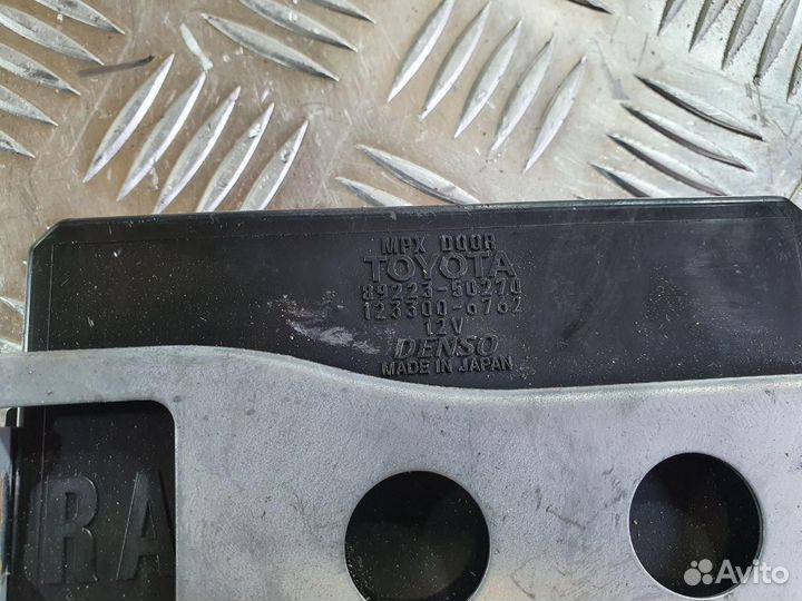 Модуль управления двери передней правой Lexus LS 4