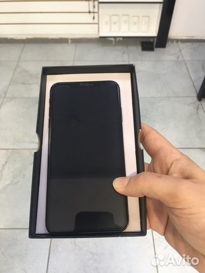 Экран на iPhone XS Max