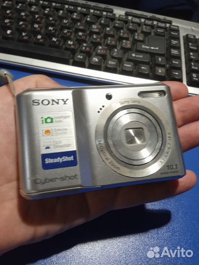 Цифровой фотоаппарат Sony