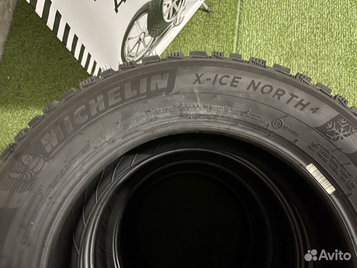 Michelin X-Ice North 4 235/40 R19 96H