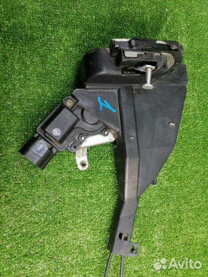 Замок двери задний правый Toyota Corolla E120