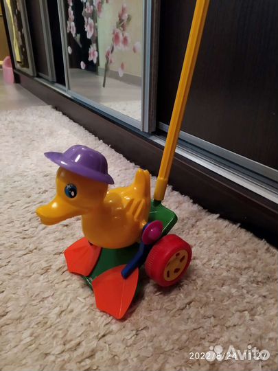 Каталка уточка с лапками