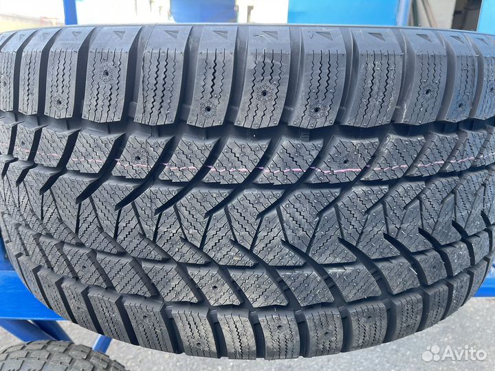 Tri Ace Snow White II 295/35 R21 107H