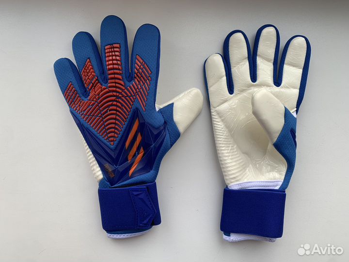 Футбольные вратарские перчатки