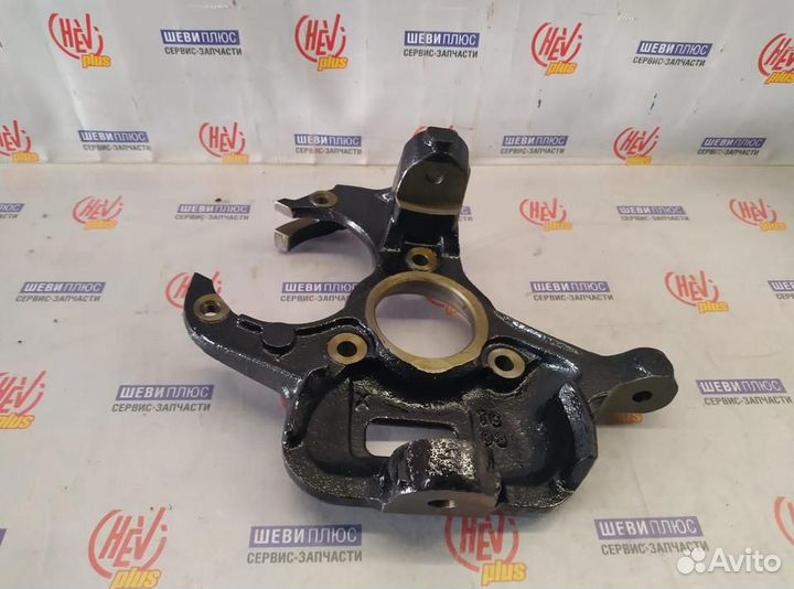 Поворотный кулак левый Chevrolet Blazer