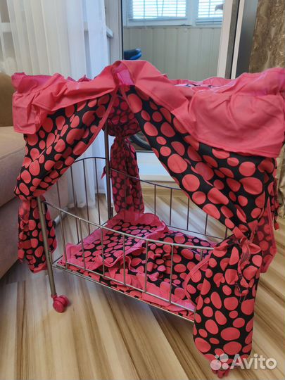 Детская кроватка для кукол