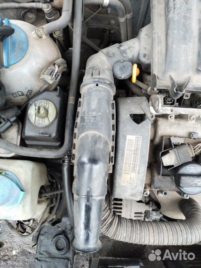 Патрубок воздушного фильтра Skoda Octavia A4 Tour