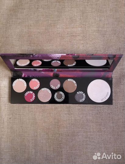 Палетка теней MAC Risk Taker