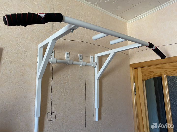 Турник настенный