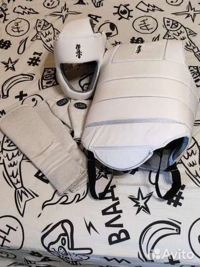 Комплект защиты и кимоно для карате