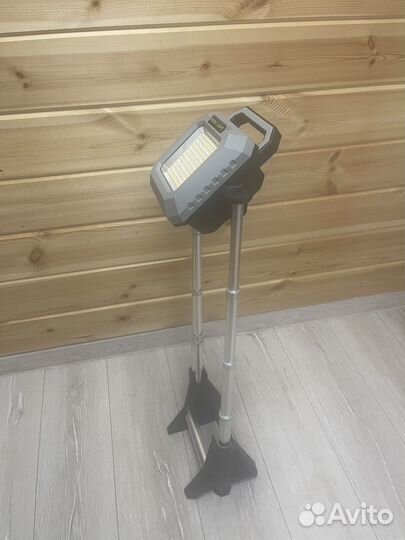 Прожектор-повербанк мощный многофункциональный