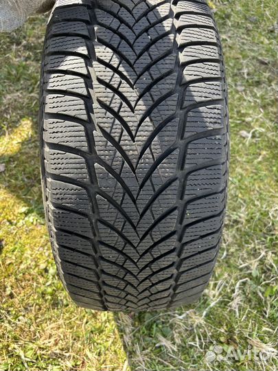 Goodyear UltraGrip 2 235/45 R17