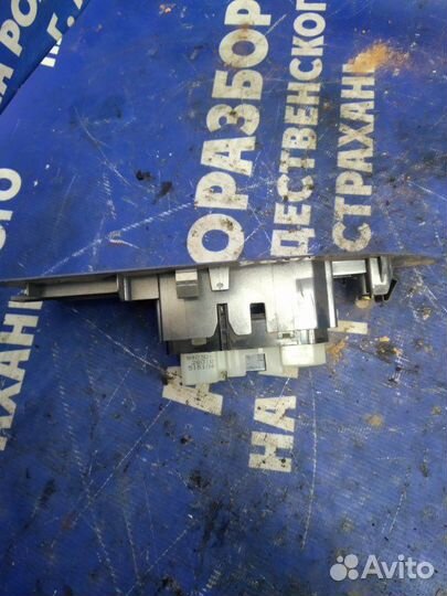 Кнопка стеклоподъёмника. передняя правая Toyota