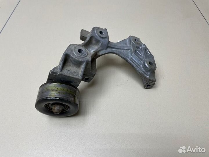 Кулак поворотный передний левый Nissan Tiida