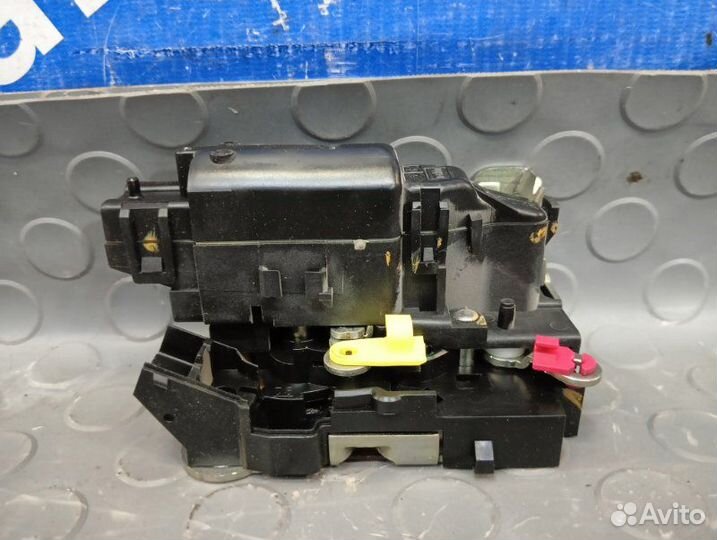 Замок двери задний левый Renault Duster 1