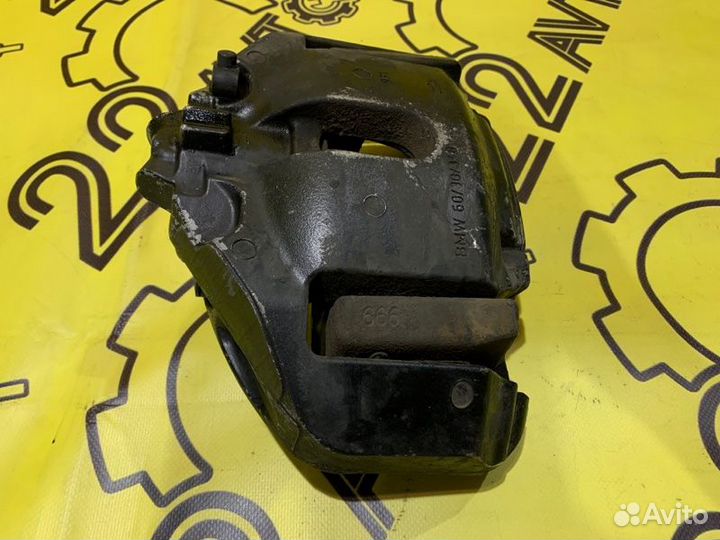 Суппорт передний правый Bmw 535Ix F10 N55B30 2011