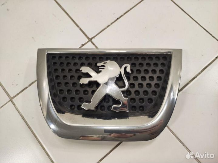 Эмблема Peugeot 3008 I (2009—2013)