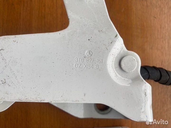 Петля крышки багажника Skoda Superb седан сayc