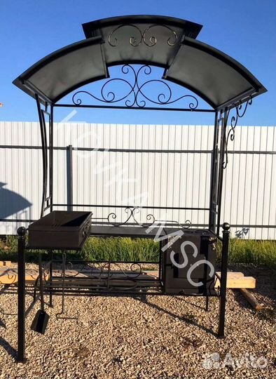 Мангал с крышей