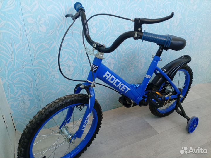 Четырехколесный велосипед