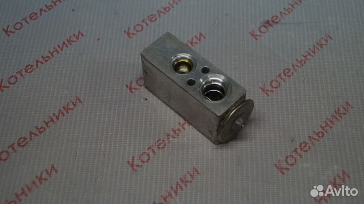 Nissan 92200-AX00A Клапан кондиционера