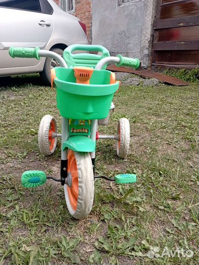 Трехколесный велосипед