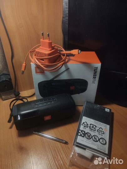 Колонка JBL Tuner FM