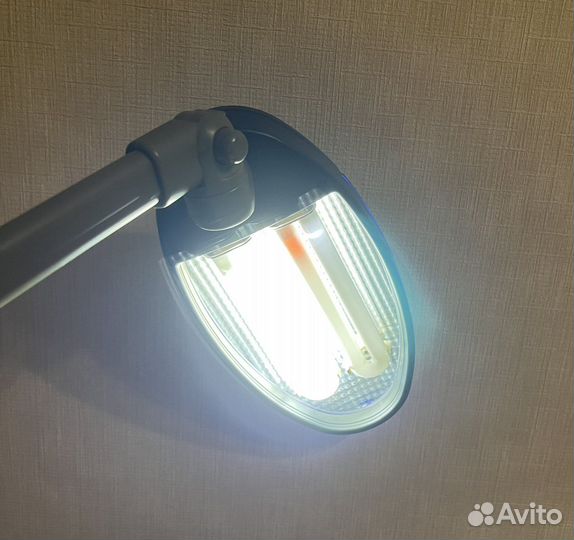 Настольная лампа